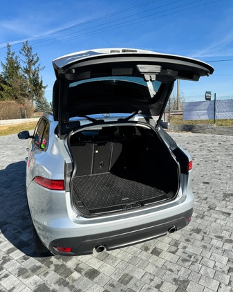 Jaguar F-Pace cena 142999 przebieg: 188000, rok produkcji 2017 z Jaworzno małe 631